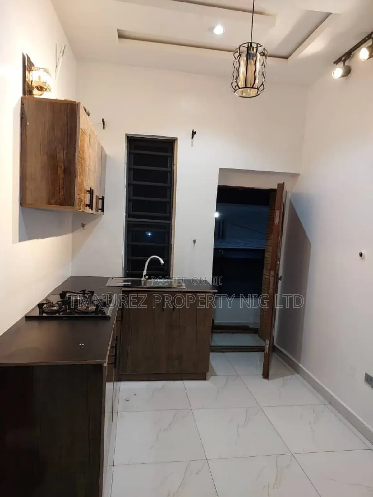 Furnished Studio Apartment in Orchil Road, Chevron for rent in Chevron