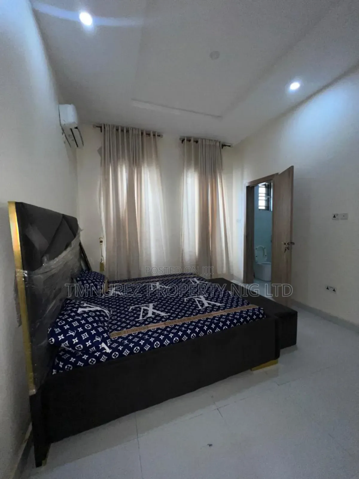 Furnished Studio Apartment in Orchild Road, Chevron for rent in Chevron