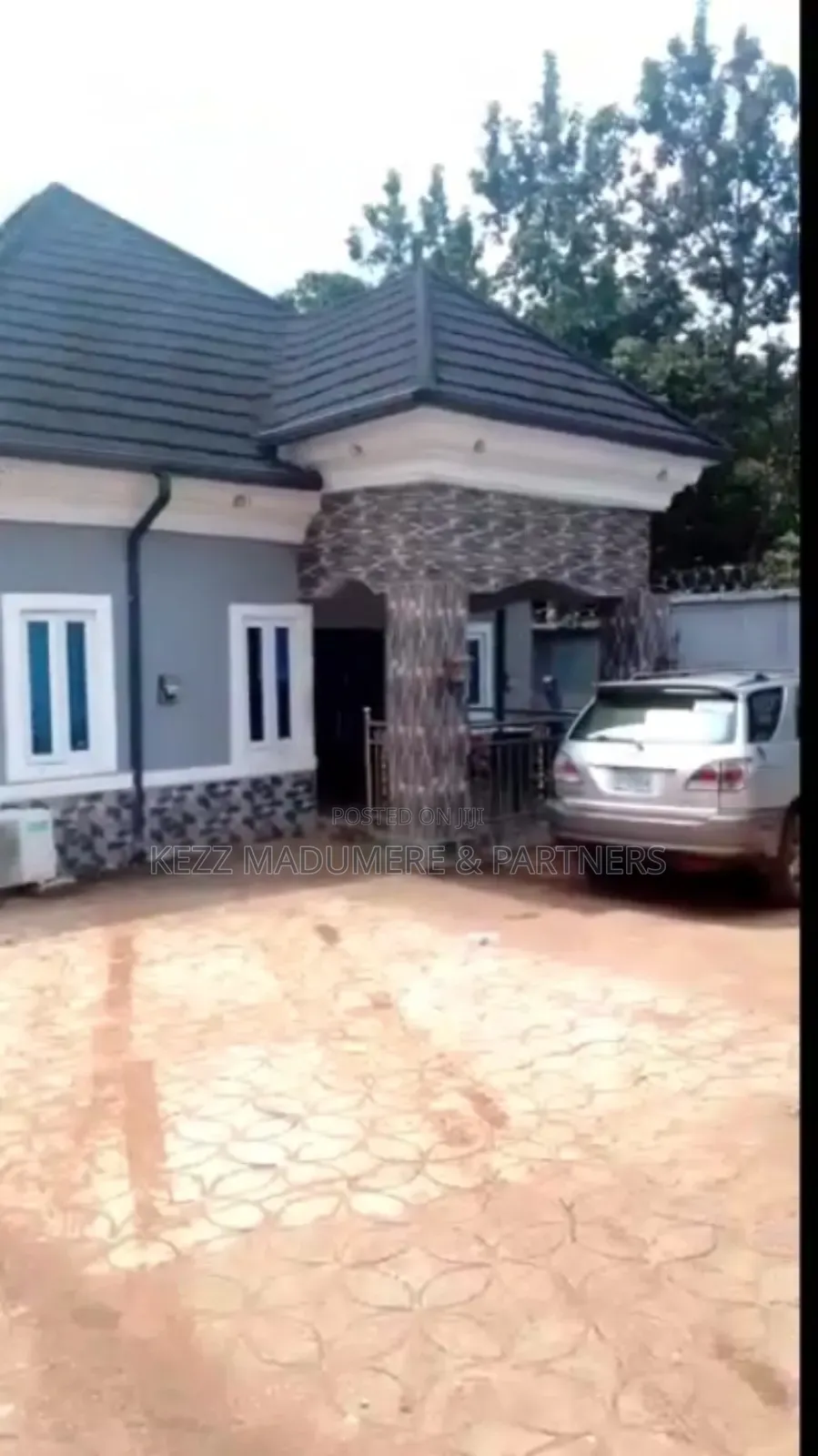 4bdrm Bungalow in Owaelu Uratta Owerri for sale in Owerri