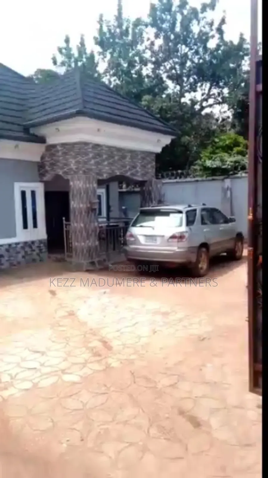 4bdrm Bungalow in Owaelu Uratta Owerri for sale in Owerri