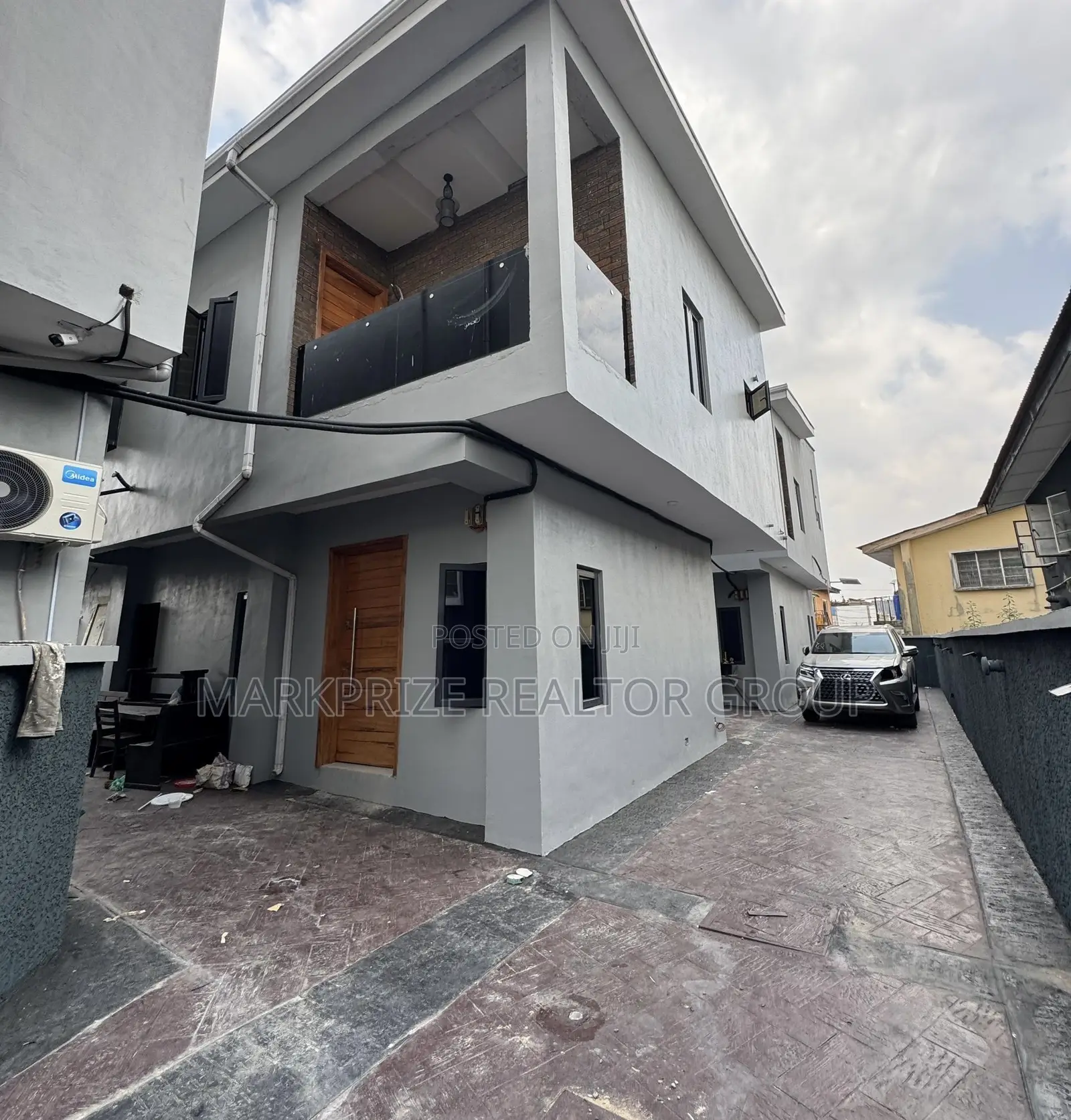 4bdrm Duplex in Surulere Lagos for sale in Surulere