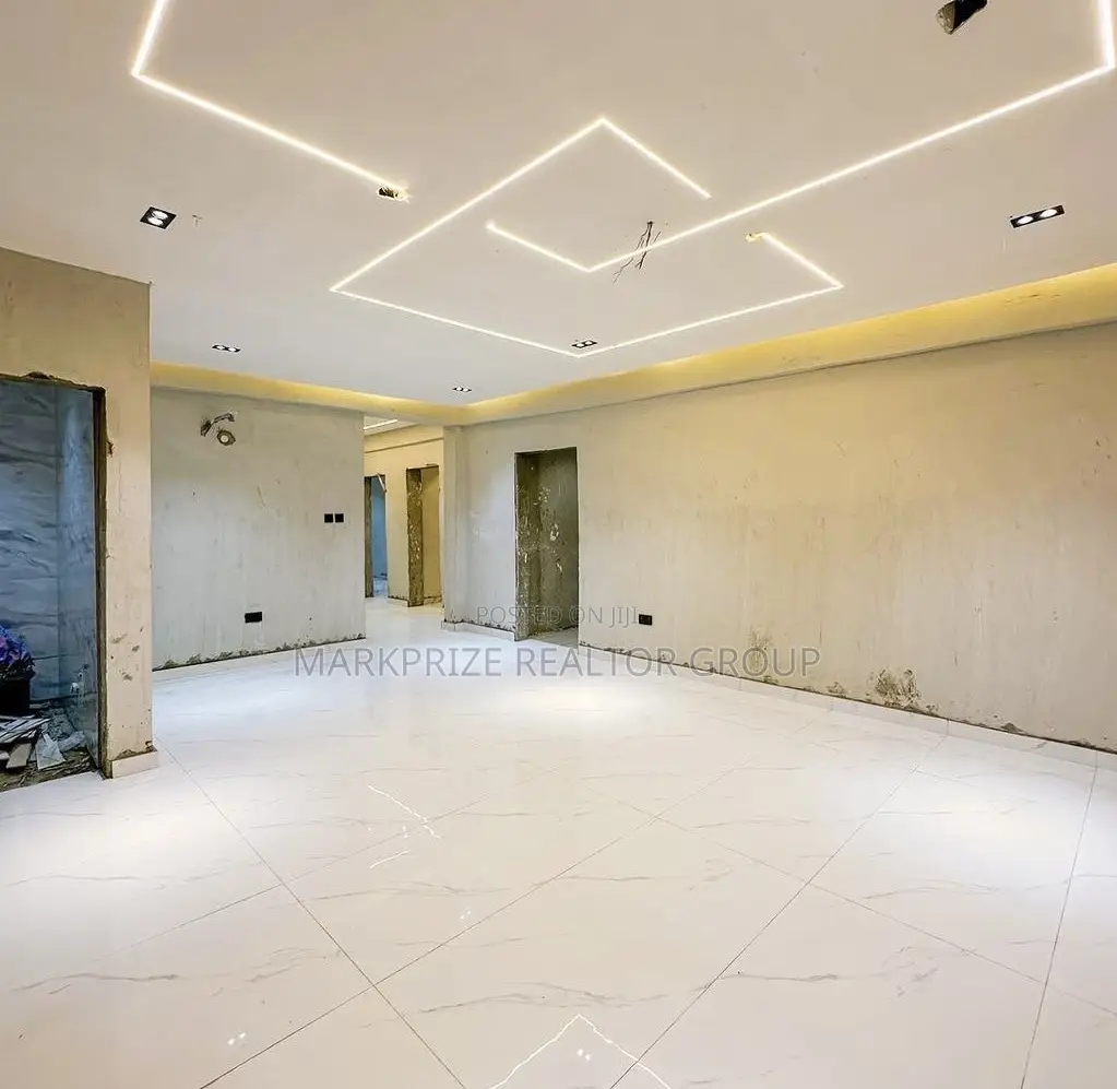3bdrm Apartment in Yaba Lagos for sale in Yaba