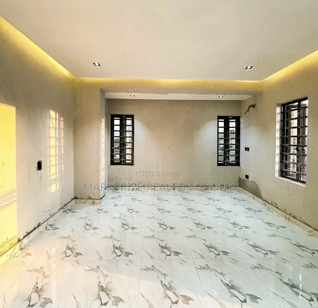 3bdrm Apartment in Yaba Lagos for sale in Yaba