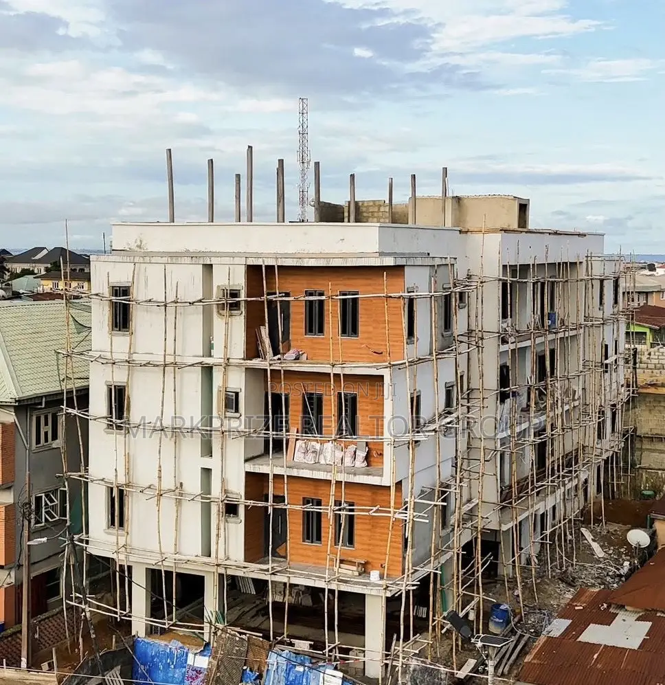 3bdrm Apartment in Yaba Lagos for sale in Yaba