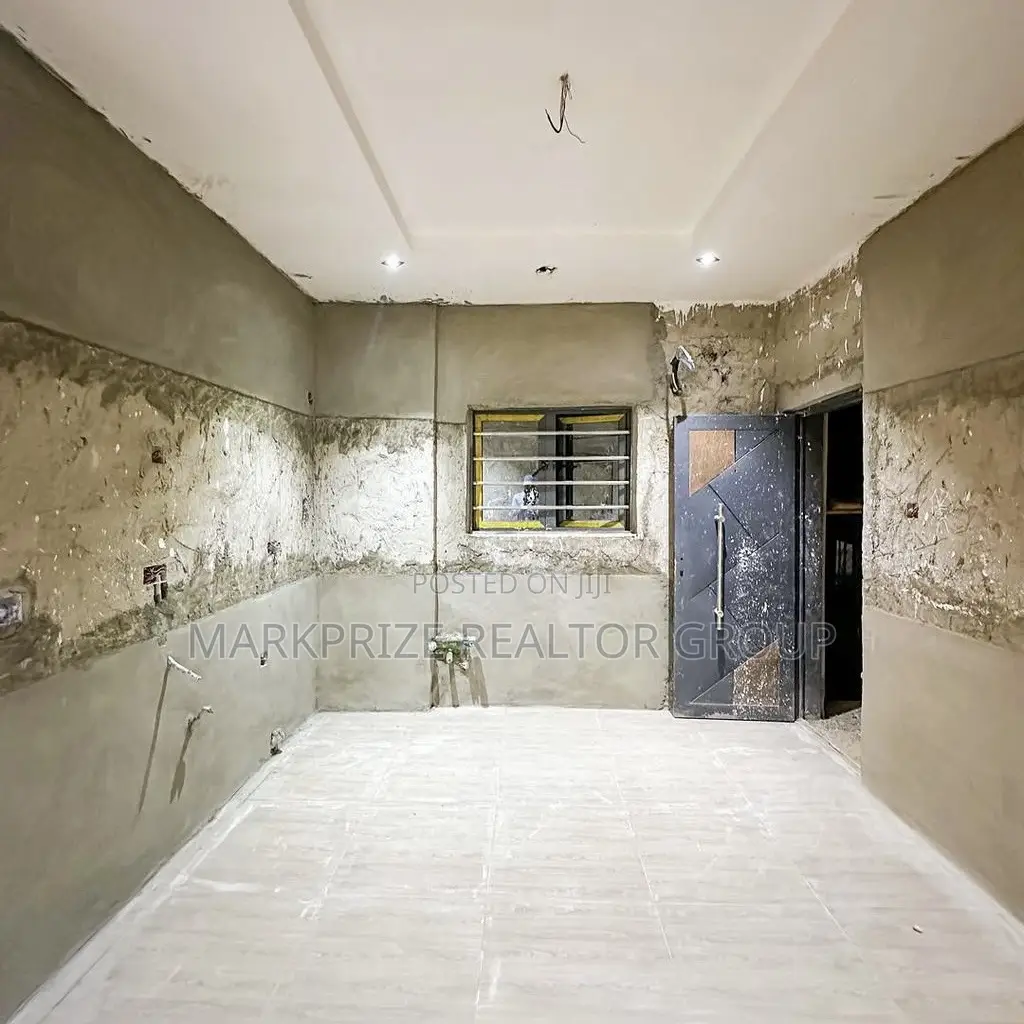 3bdrm Apartment in Yaba Lagos for sale in Yaba