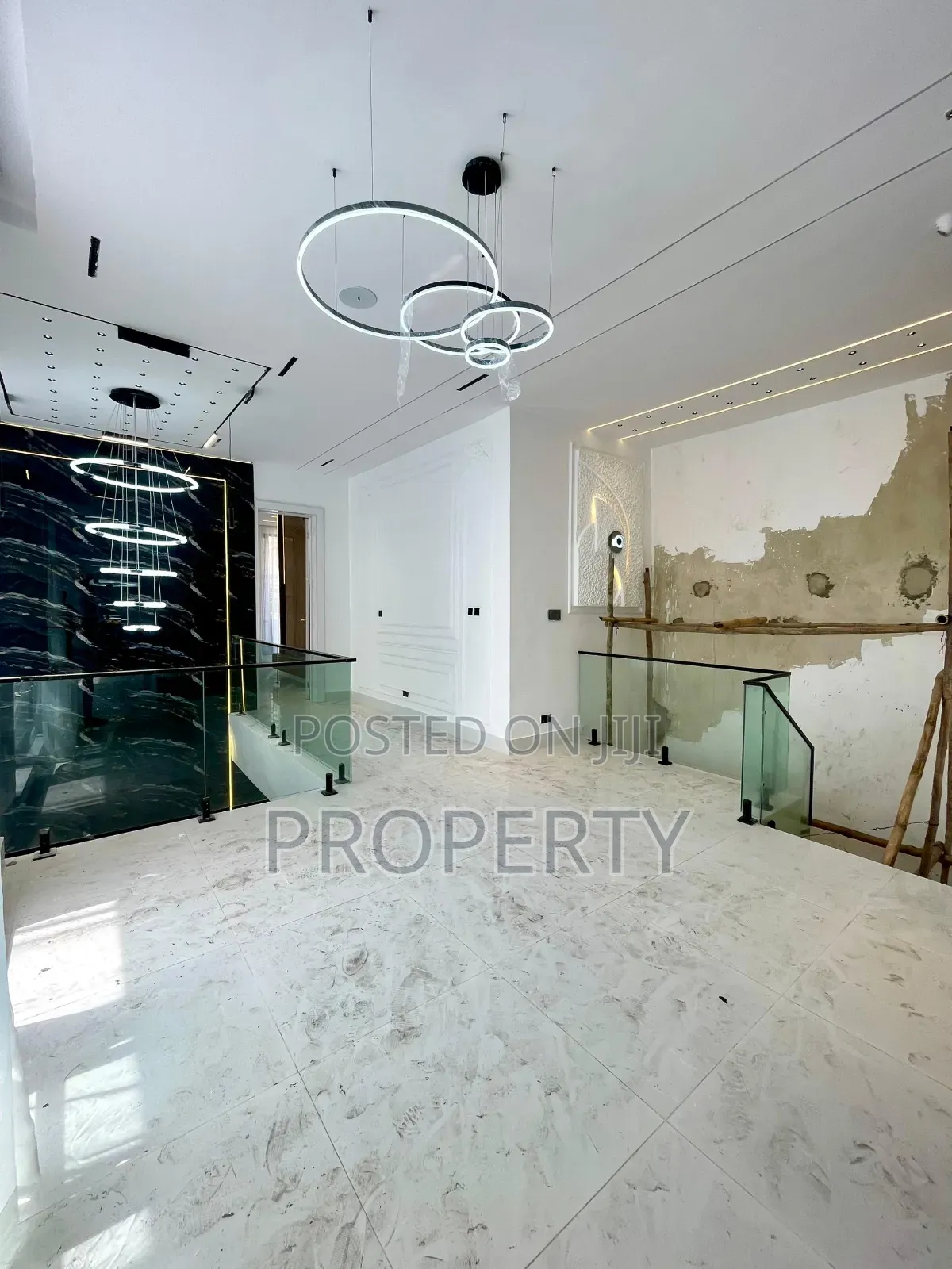 5bdrm Duplex in Chevron for sale in Chevron
