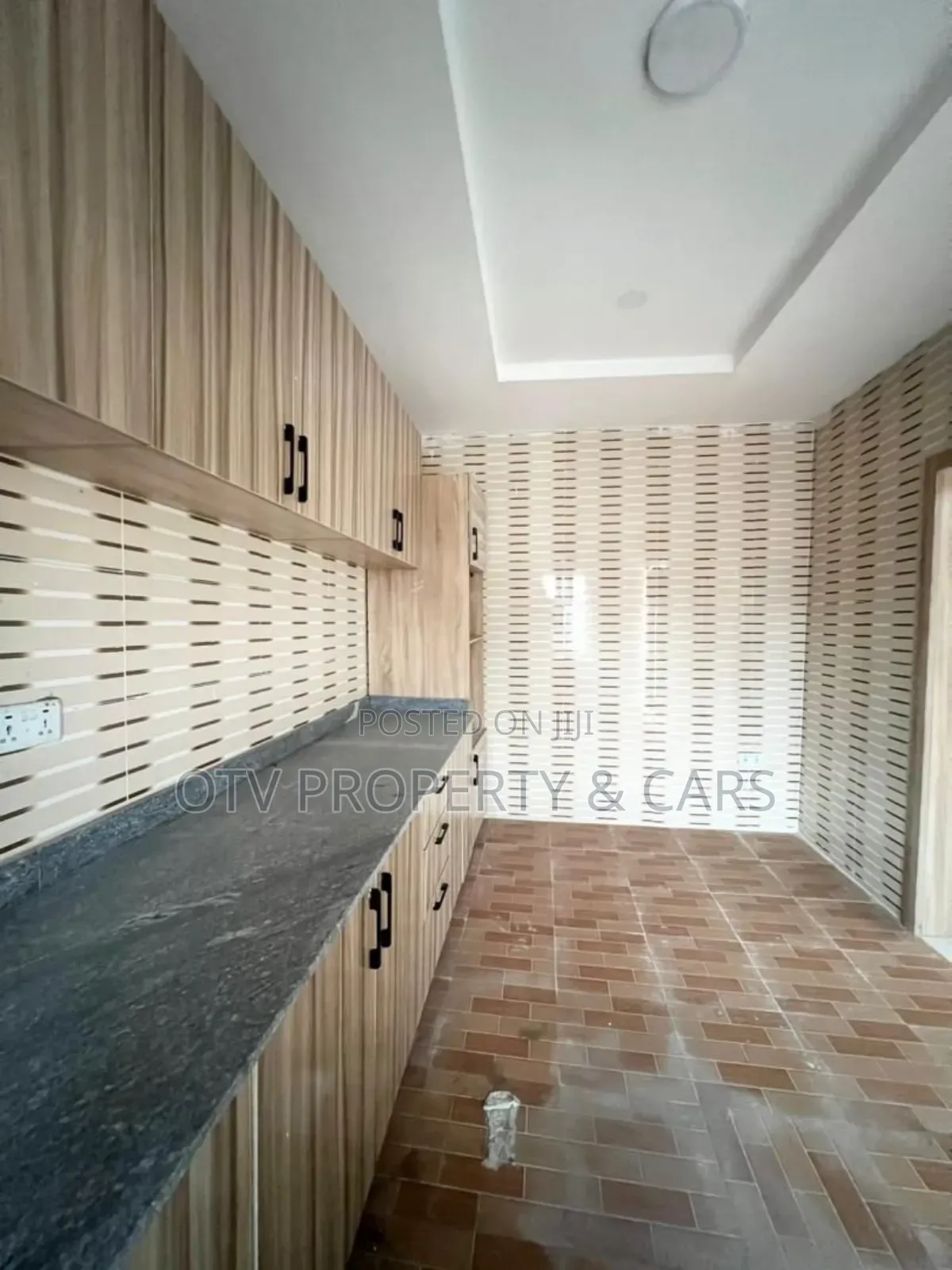 3bdrm Apartment in Ikate for sale in Ikate