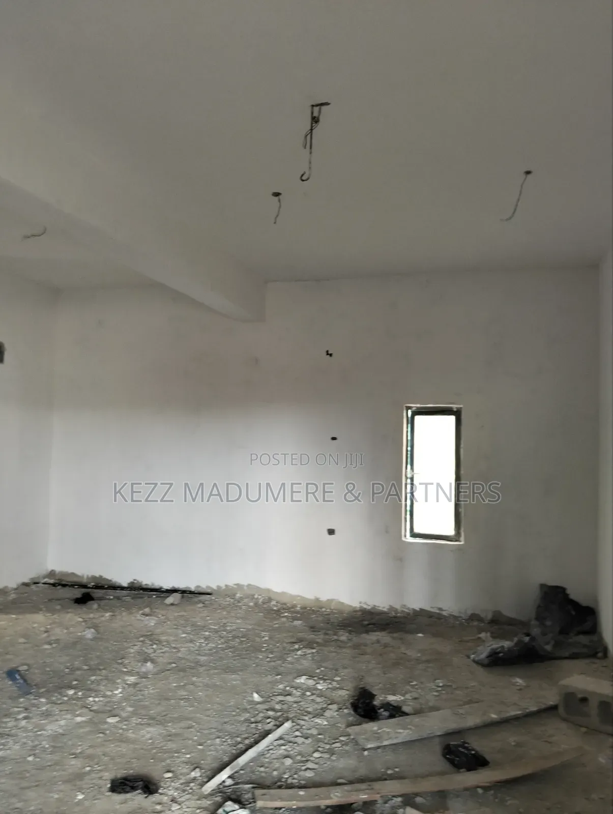 To Let : A Sizeable Single Shop on Sars Road, Port Harcourt in Port-Harcourt