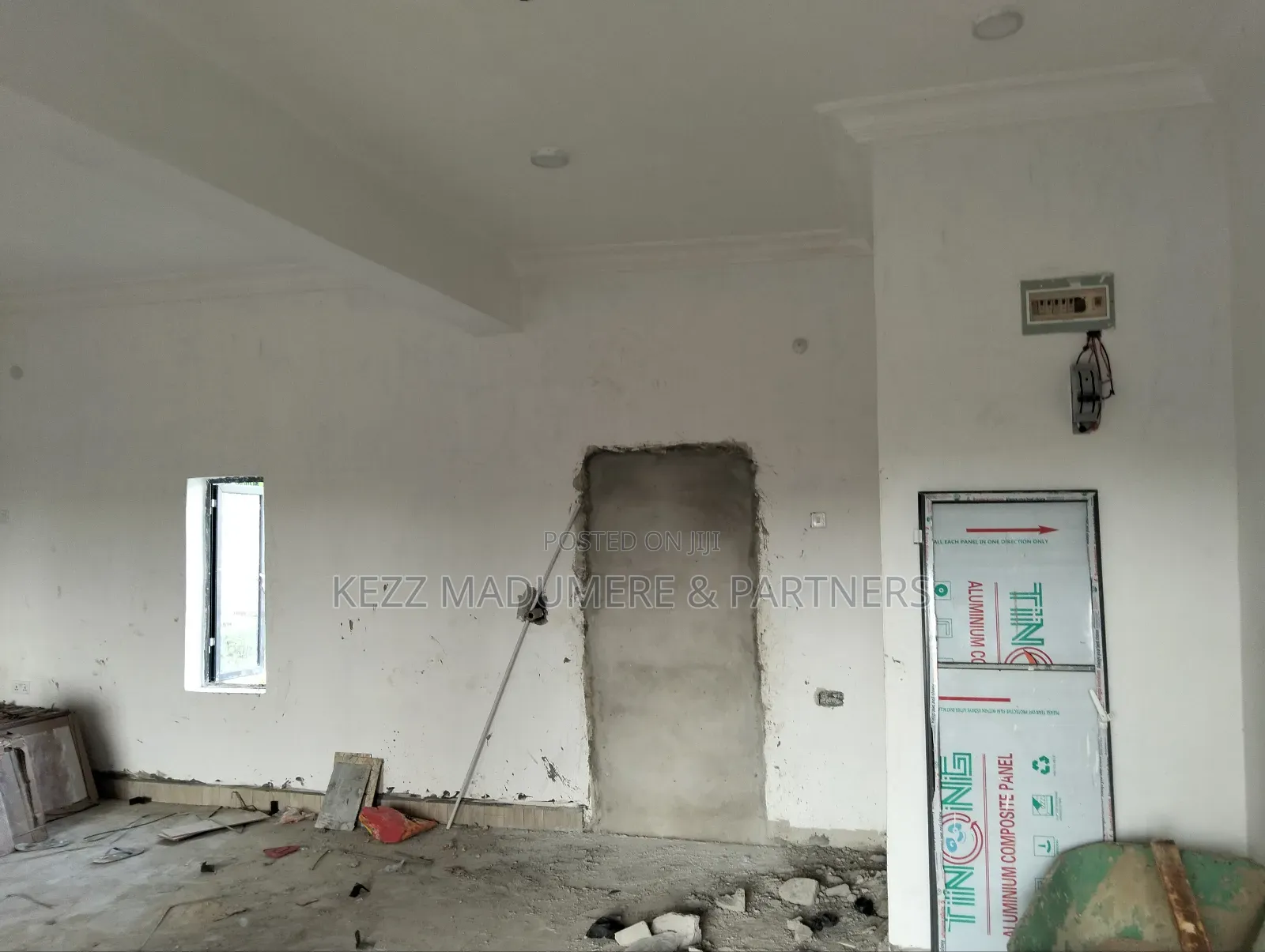 To Let : A Sizeable Single Shop on Sars Road, Port Harcourt in Port-Harcourt