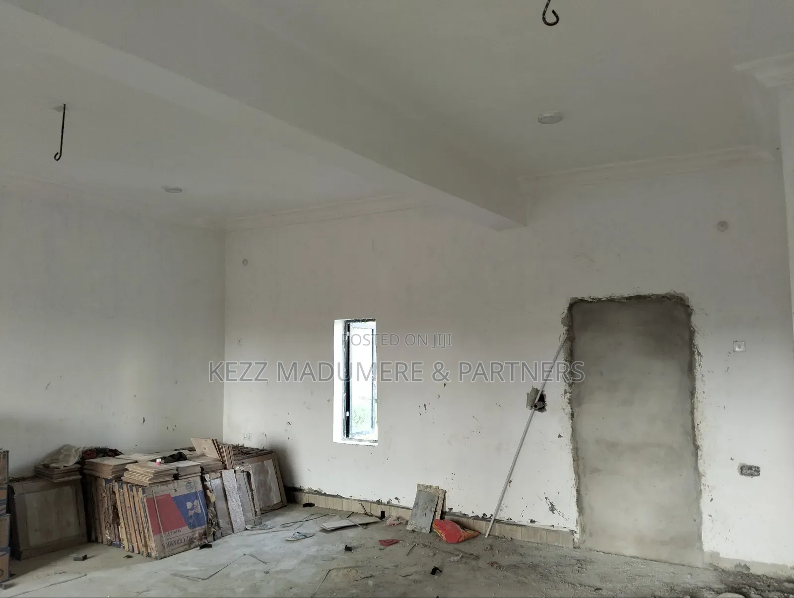 To Let : A Sizeable Single Shop on Sars Road, Port Harcourt in Port-Harcourt