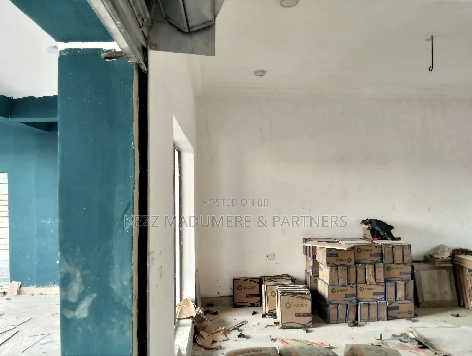 To Let : A Sizeable Single Shop on Sars Road, Port Harcourt in Port-Harcourt