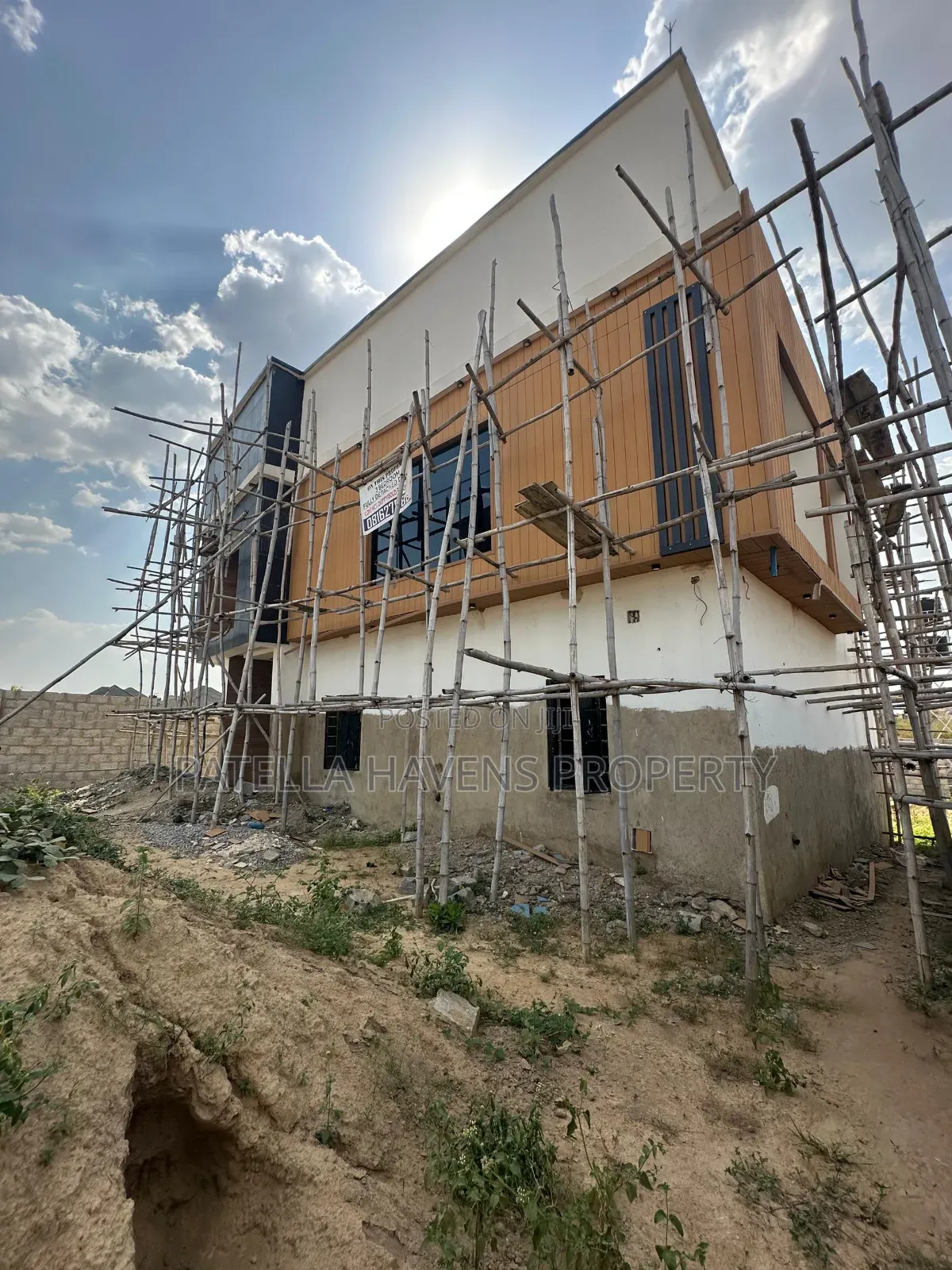 3bdrm Duplex in T Pumpy Estate, Lugbe District for sale in Lugbe District