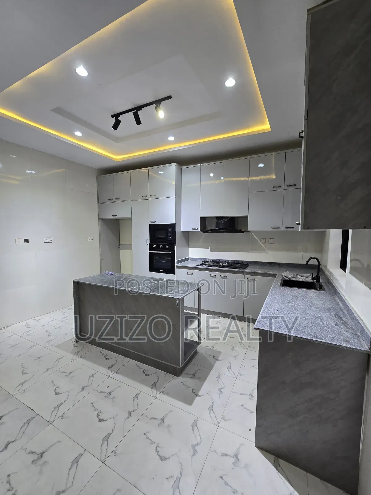 4bdrm Duplex in Ikota Gra for sale in Ikota