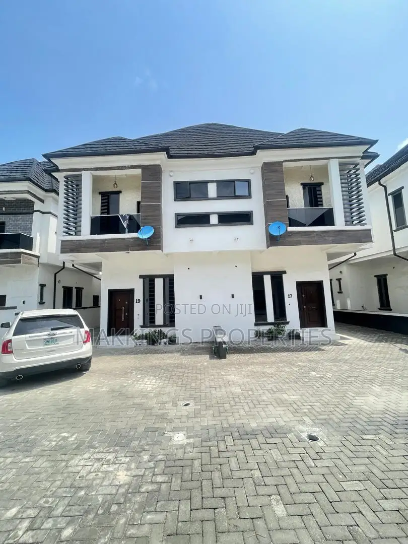 4bdrm Duplex in Chevron for sale in Chevron