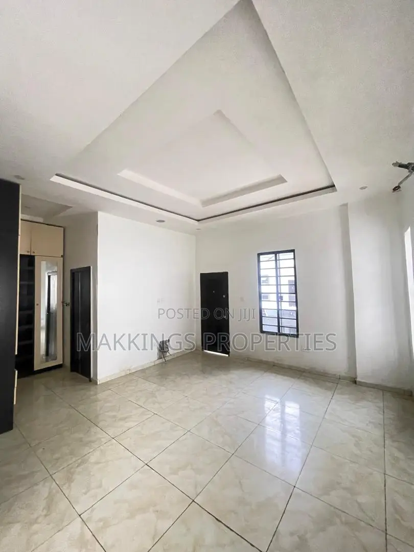 4bdrm Duplex in Chevron for sale in Chevron