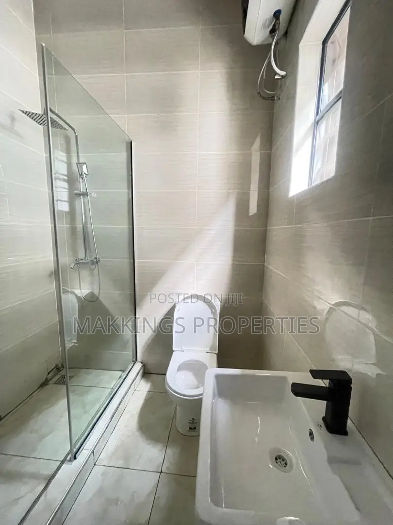 4bdrm Duplex in Chevron for sale in Chevron