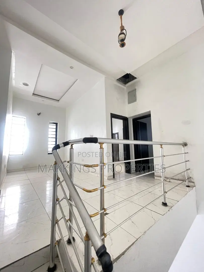 4bdrm Duplex in Chevron for sale in Chevron