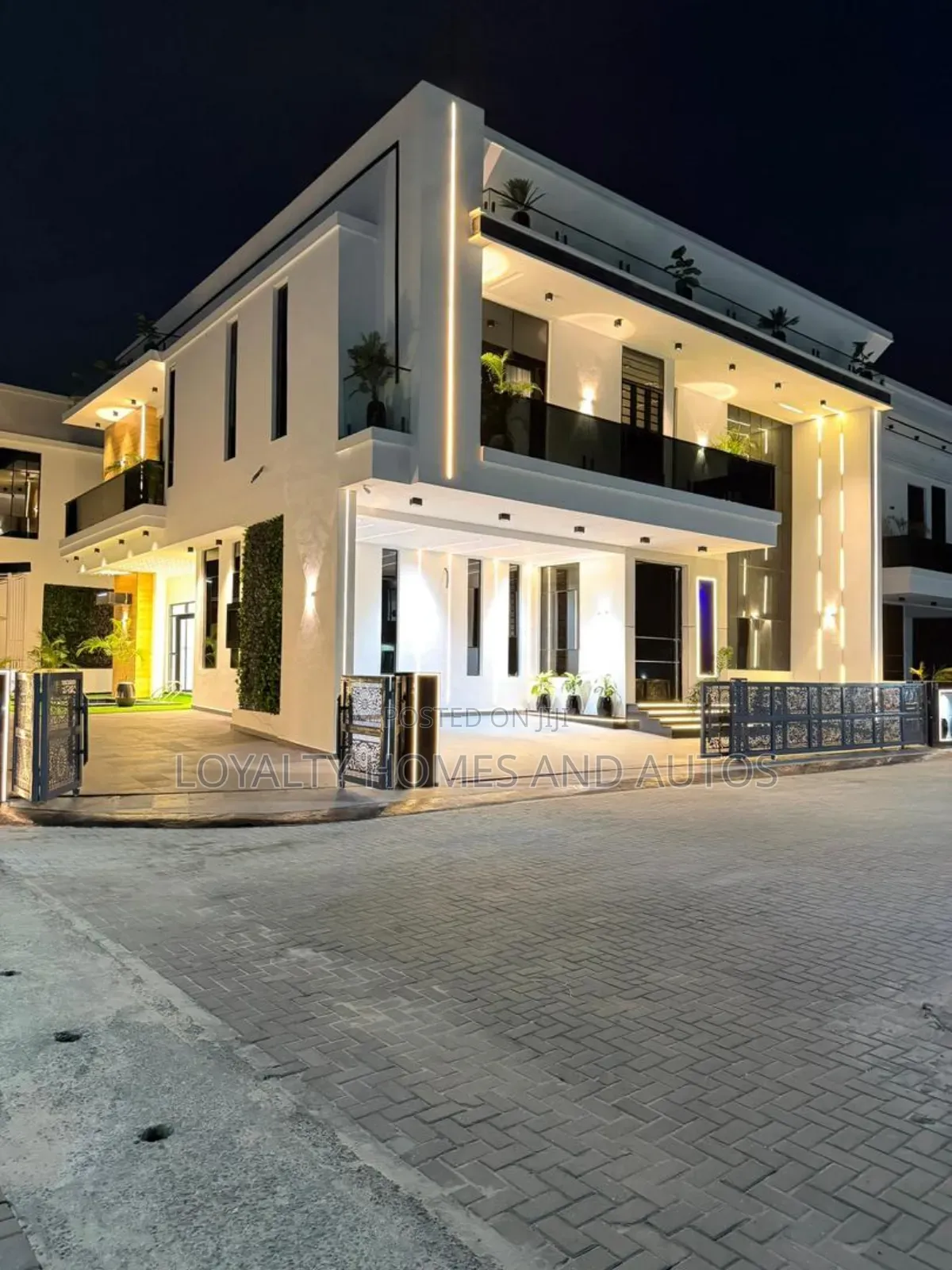 Furnished 5bdrm Duplex in Chevron for sale in Chevron