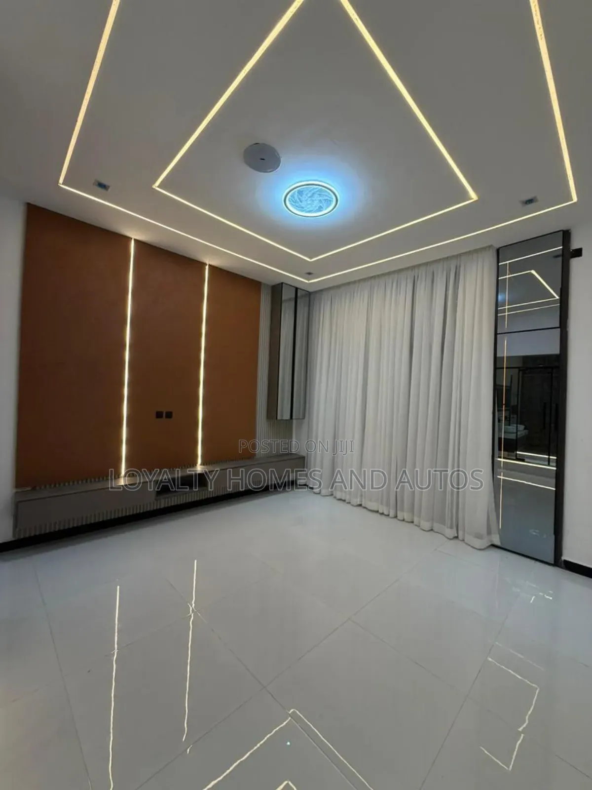 Furnished 5bdrm Duplex in Chevron for sale in Chevron