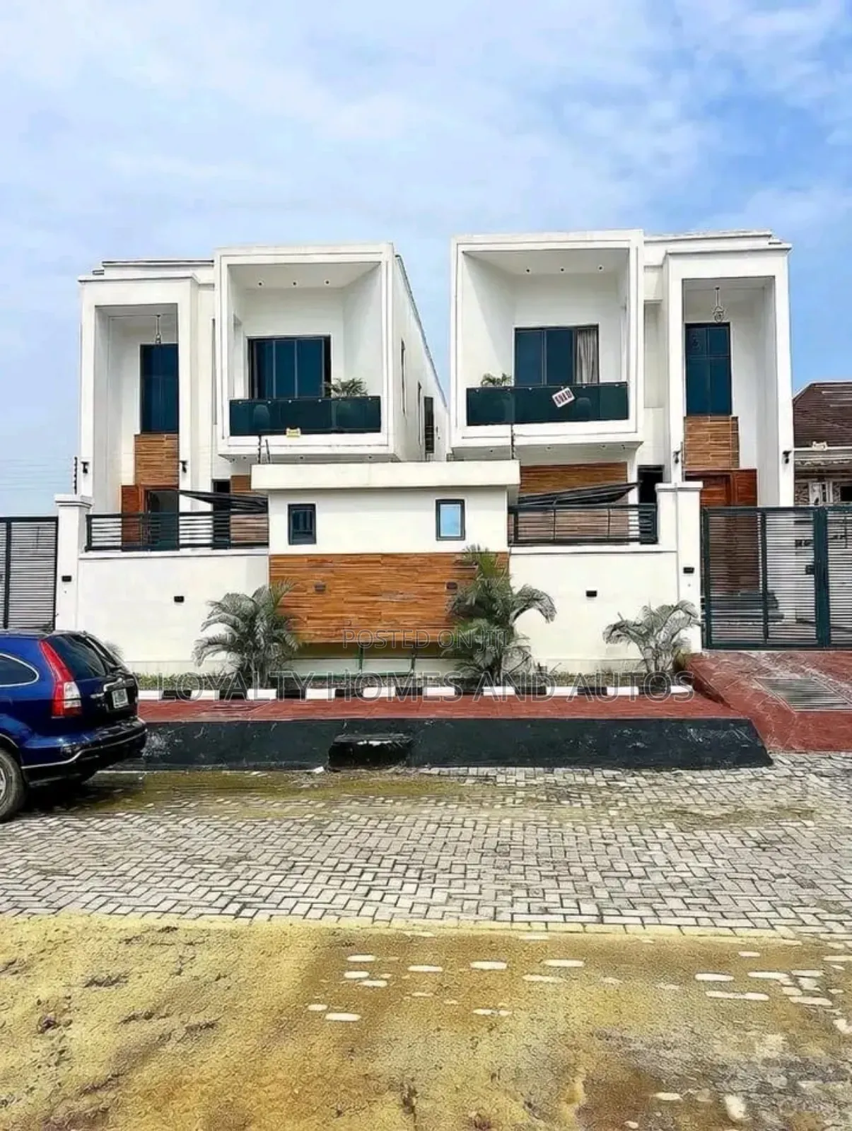 Furnished 5bdrm Duplex in Chevron for sale in Chevron