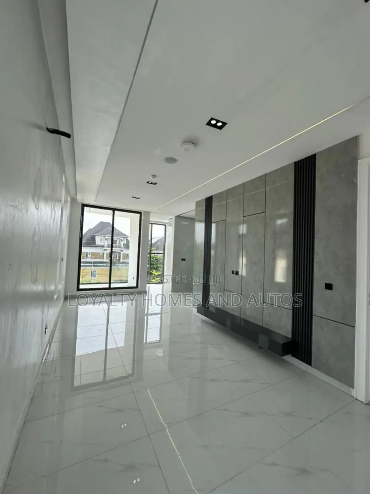 Furnished 5bdrm Duplex in Chevron for sale in Chevron
