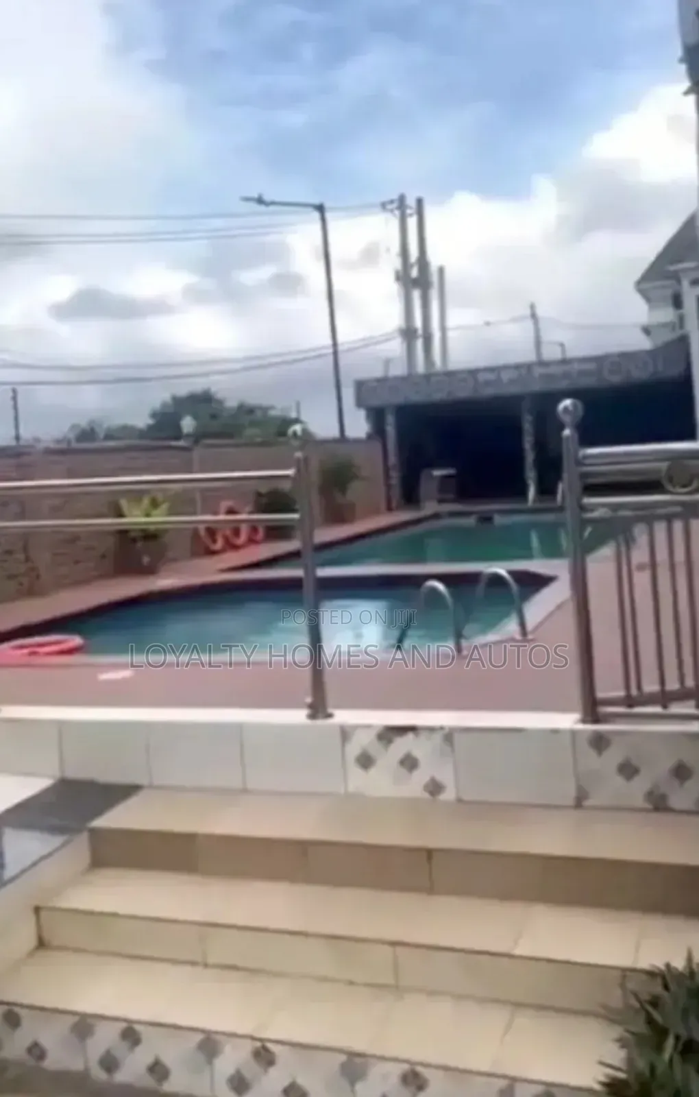 20 Rooms Functioning Hotel For Sale in Ajao Estate