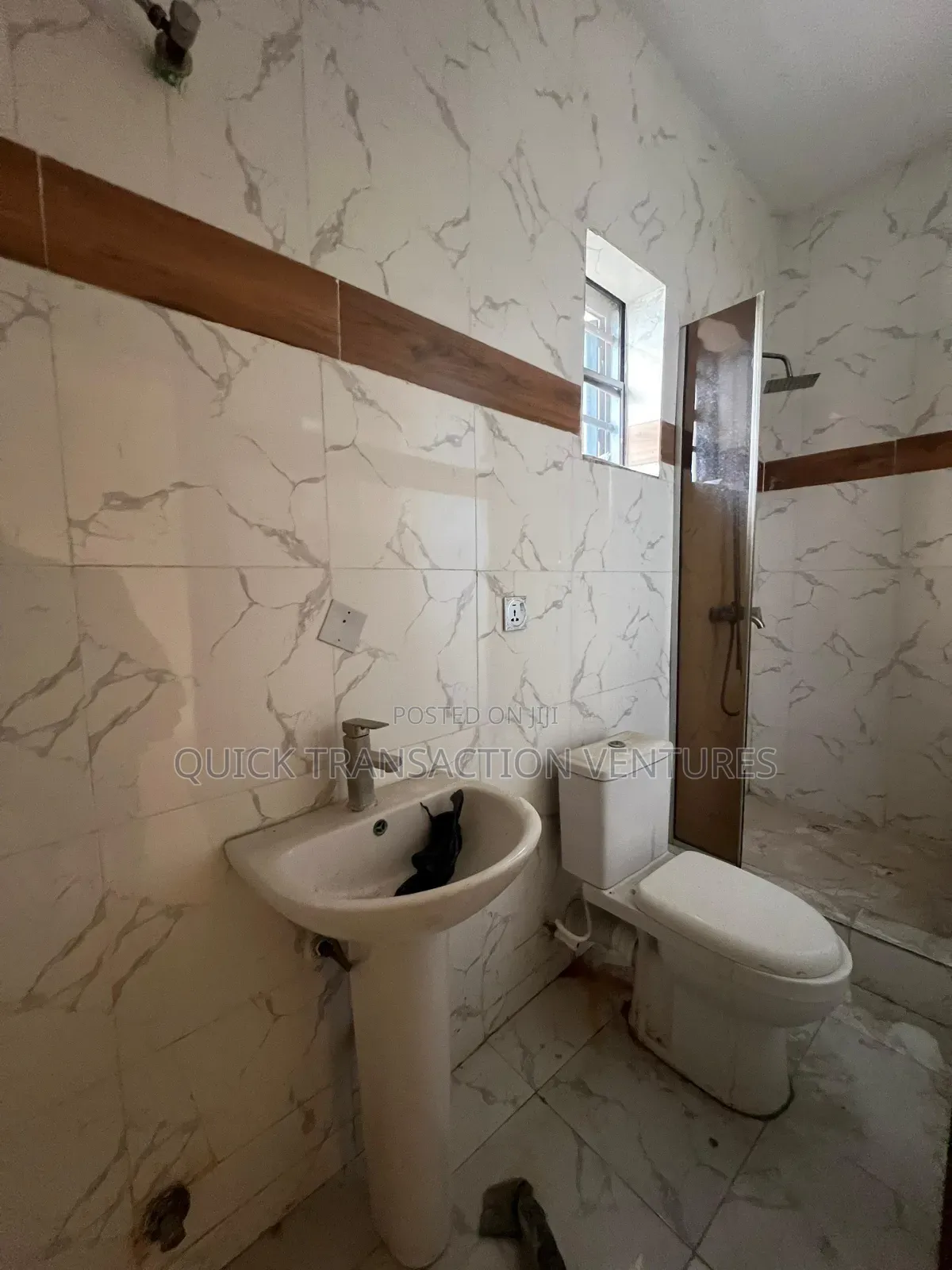 4bdrm Duplex in Alaka/Iponri for sale in Alaka/Iponri
