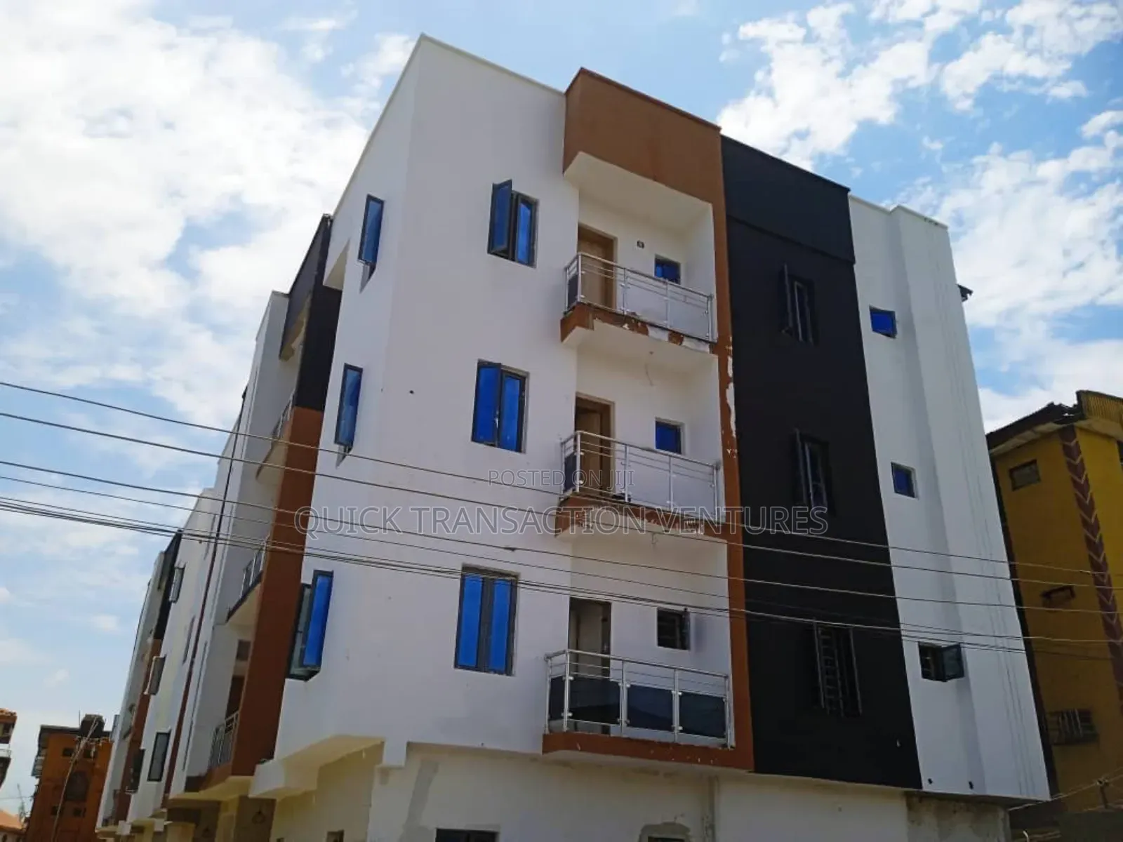 3bdrm Block of Flats in Aguda / Surulere for sale in Aguda / Surulere