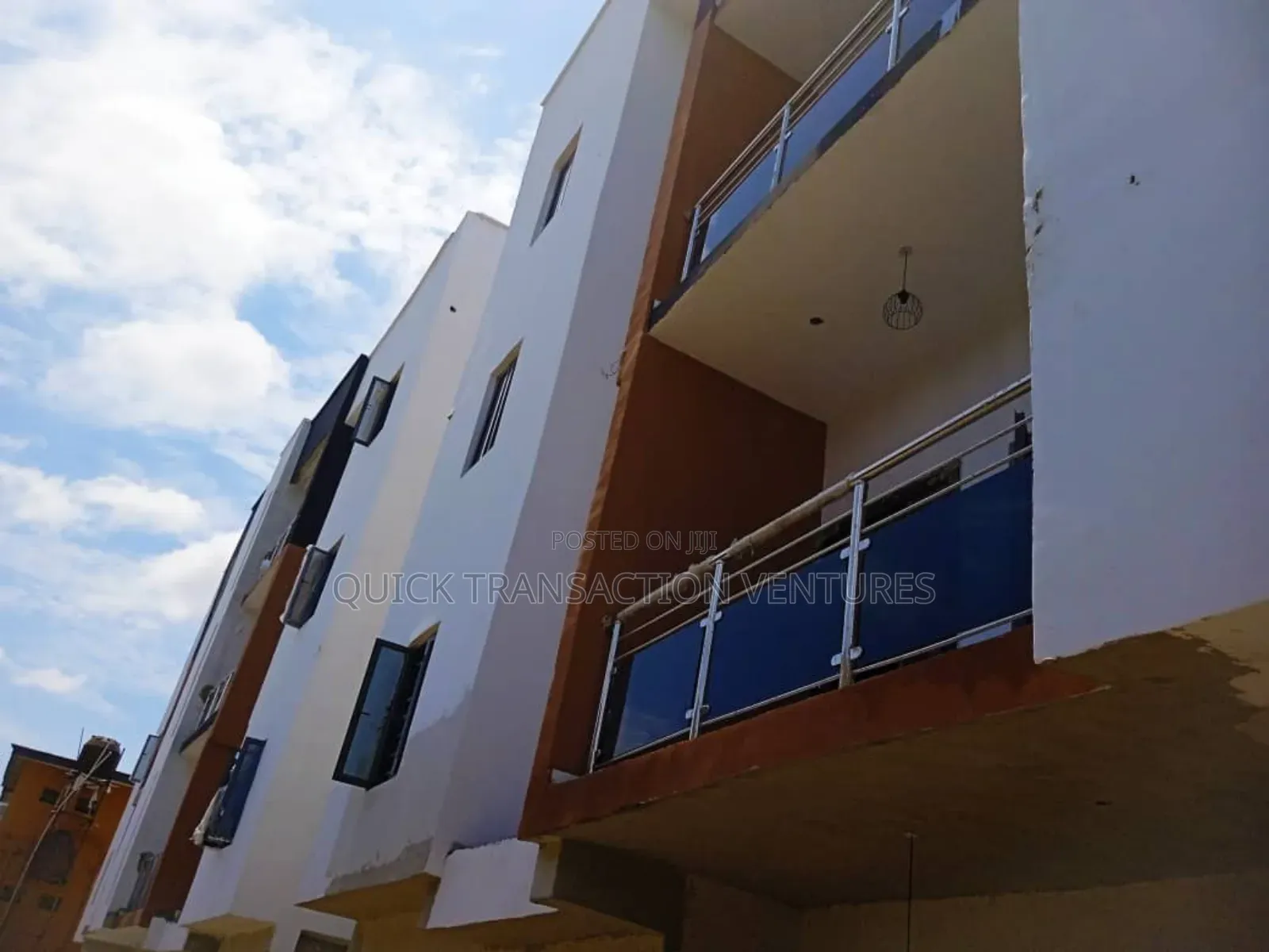 3bdrm Block of Flats in Aguda / Surulere for sale in Aguda / Surulere