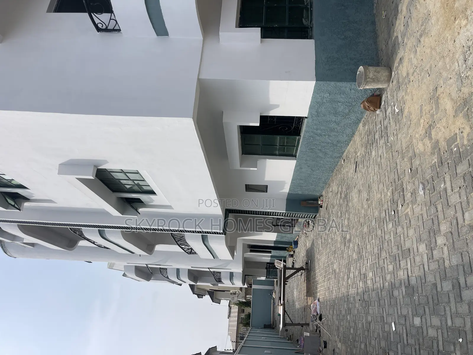 Mini Flat in Chevron for rent in Chevron