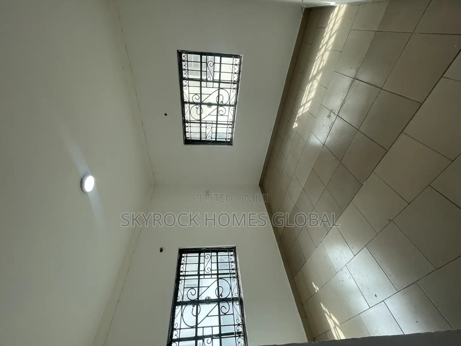 Mini Flat in Chevron for rent in Chevron