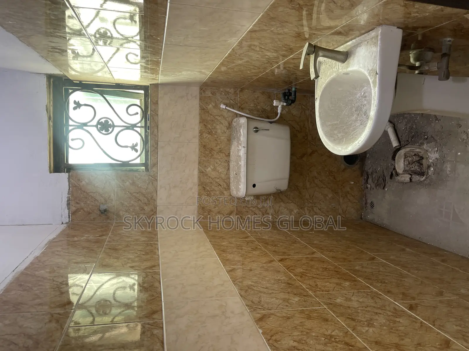 Mini Flat in Chevron for rent in Chevron