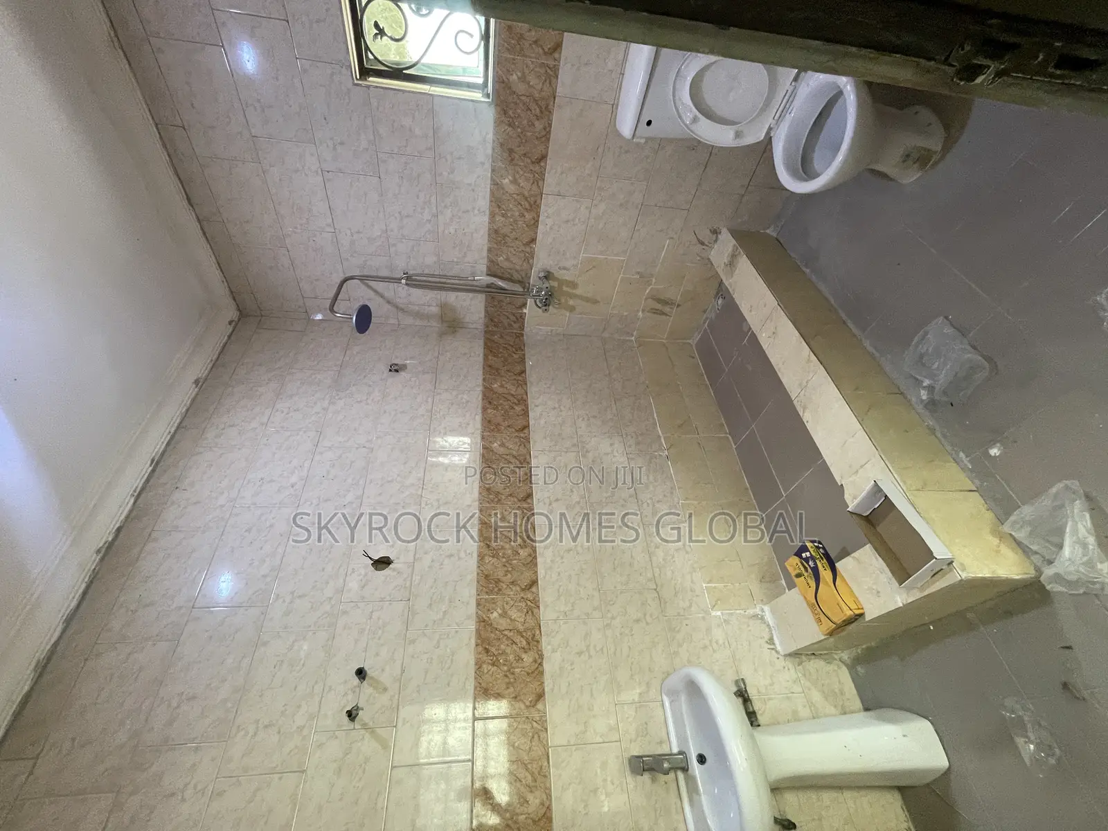 Mini Flat in Chevron for rent in Chevron