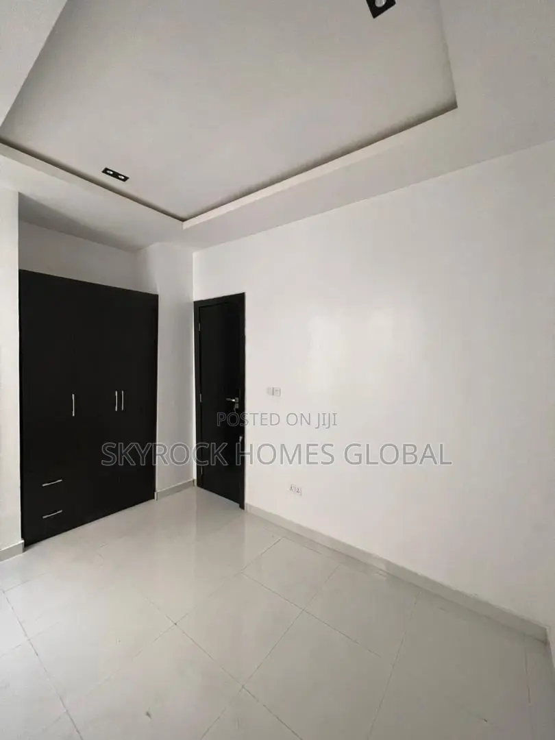4bdrm Duplex in Ikota for sale in Ikota