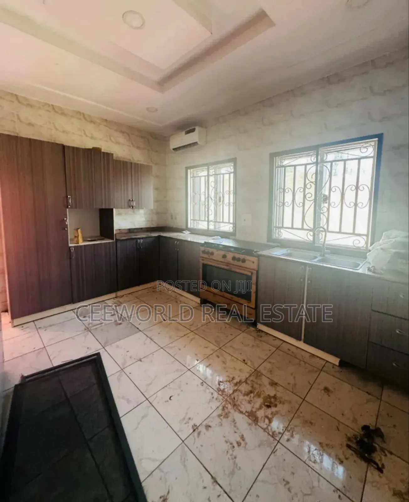 5bdrm Duplex in Kolapo Ishola Gra, Akobo for rent in Akobo