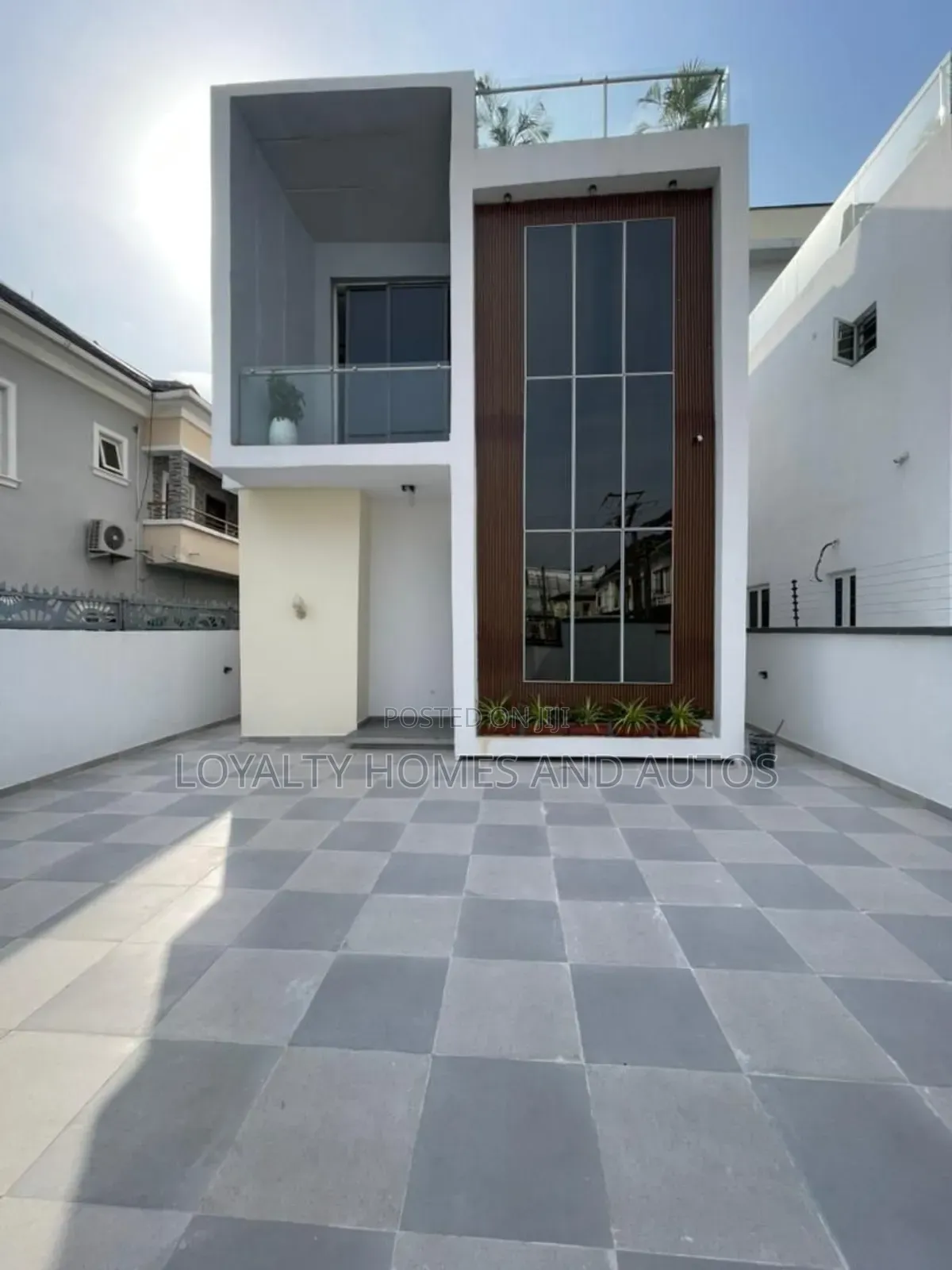 Furnished 5bdrm Duplex in Chevron for sale in Chevron