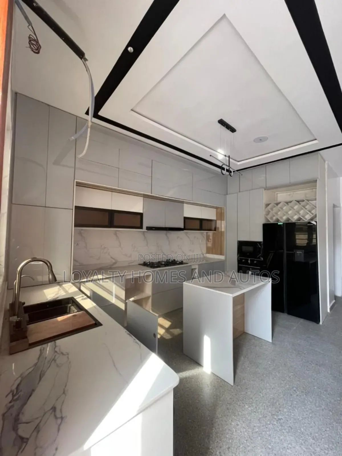 Furnished 5bdrm Duplex in Chevron for sale in Chevron