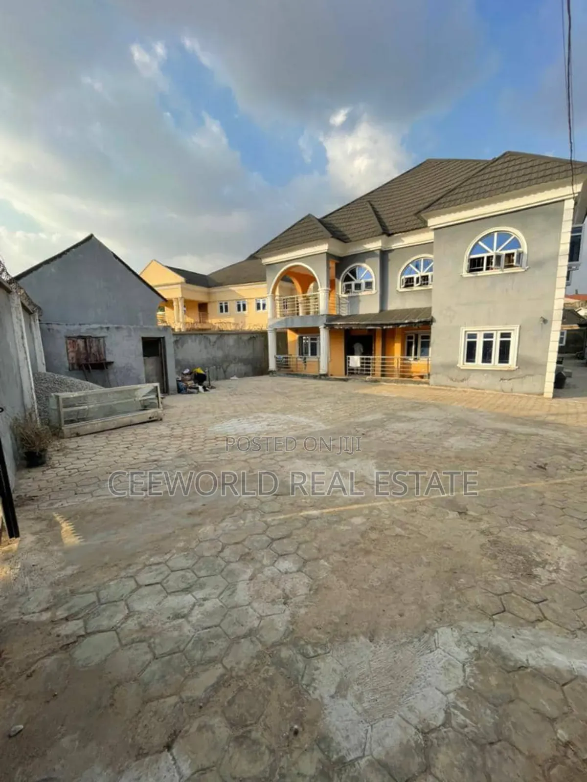 3bdrm Apartment in Orange Gate Oluyole for rent in Oluyole Estate