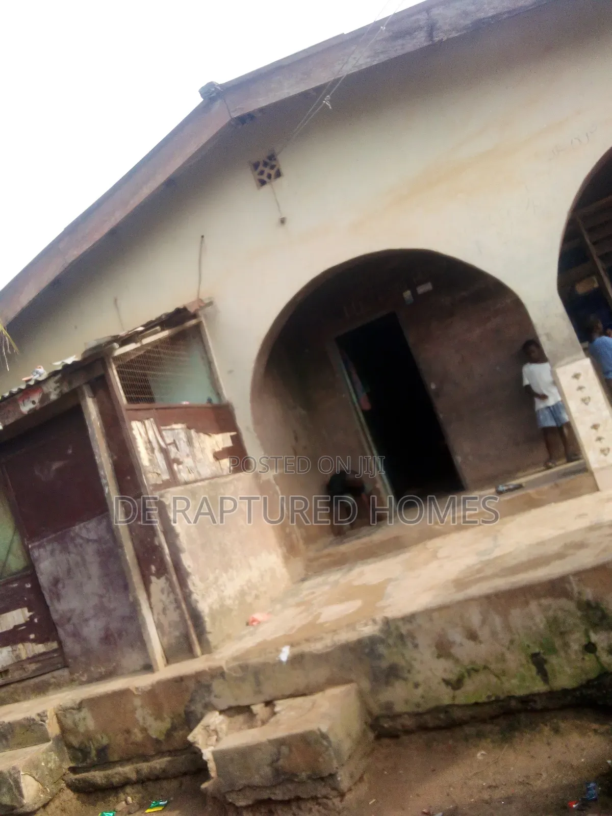 10bdrm Bungalow in Ayobo for sale in Ayobo