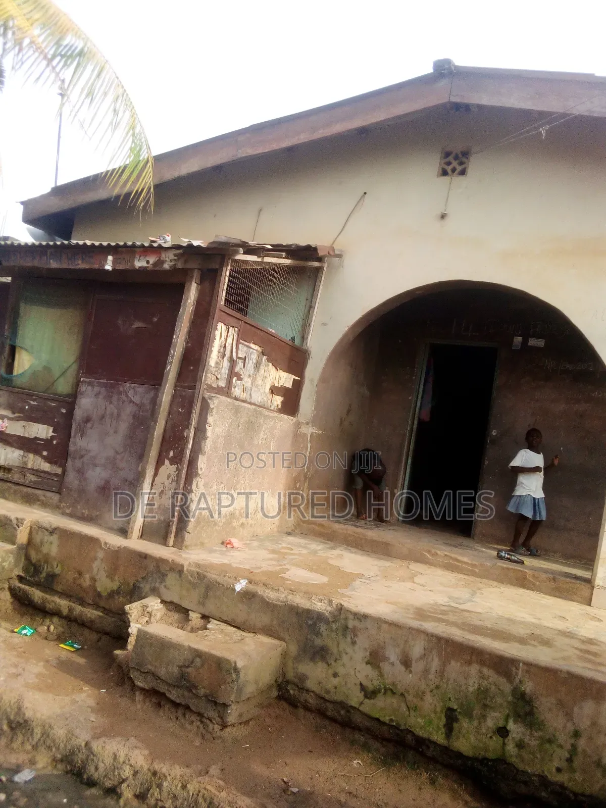 10bdrm Bungalow in Ayobo for sale in Ayobo