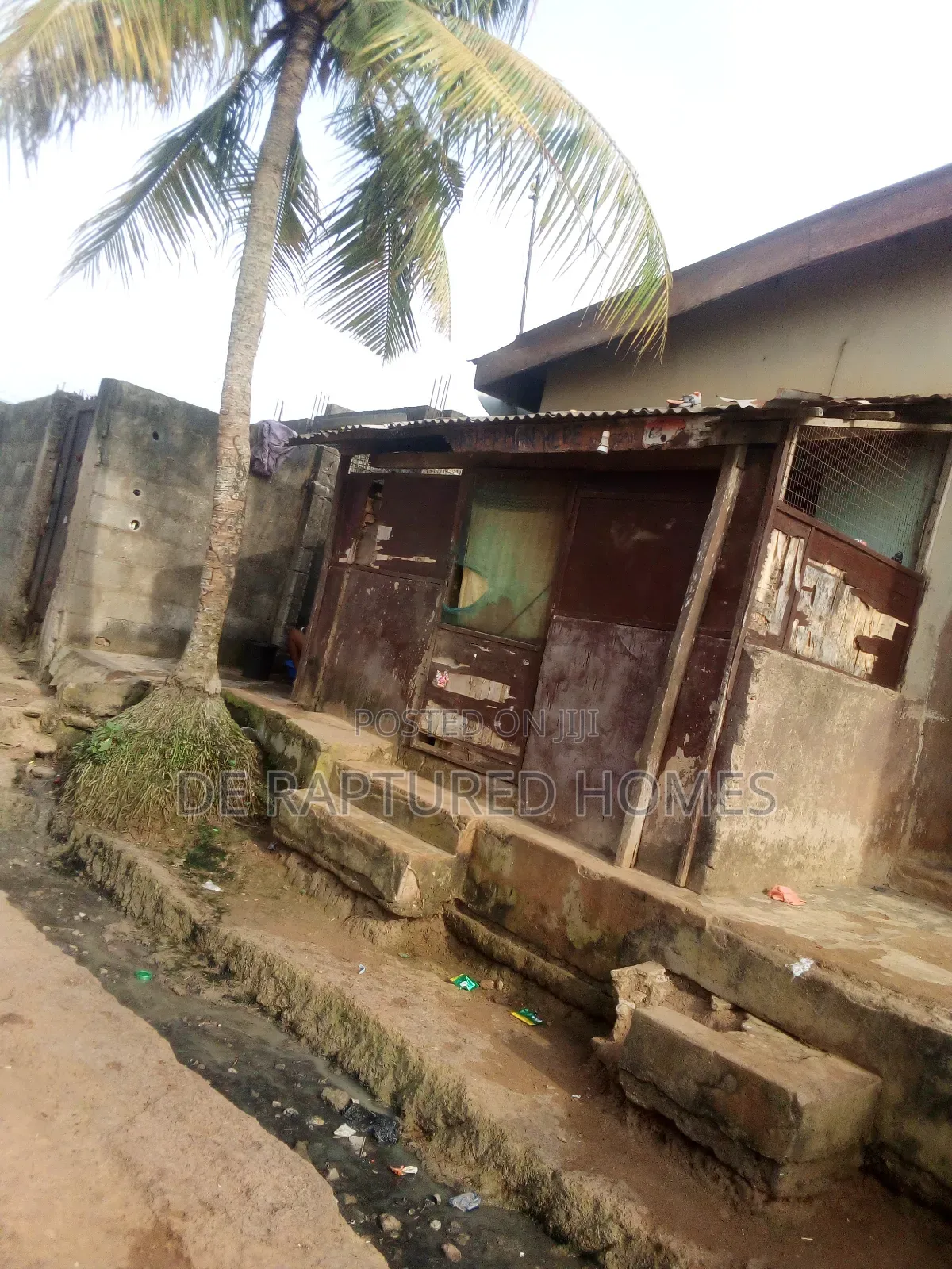 10bdrm Bungalow in Ayobo for sale in Ayobo