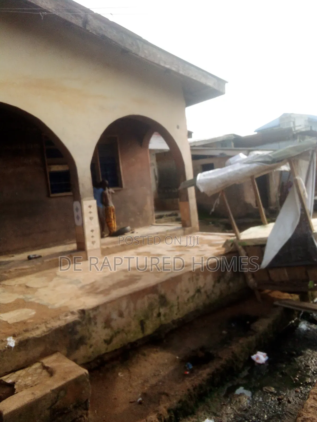 10bdrm Bungalow in Ayobo for sale in Ayobo