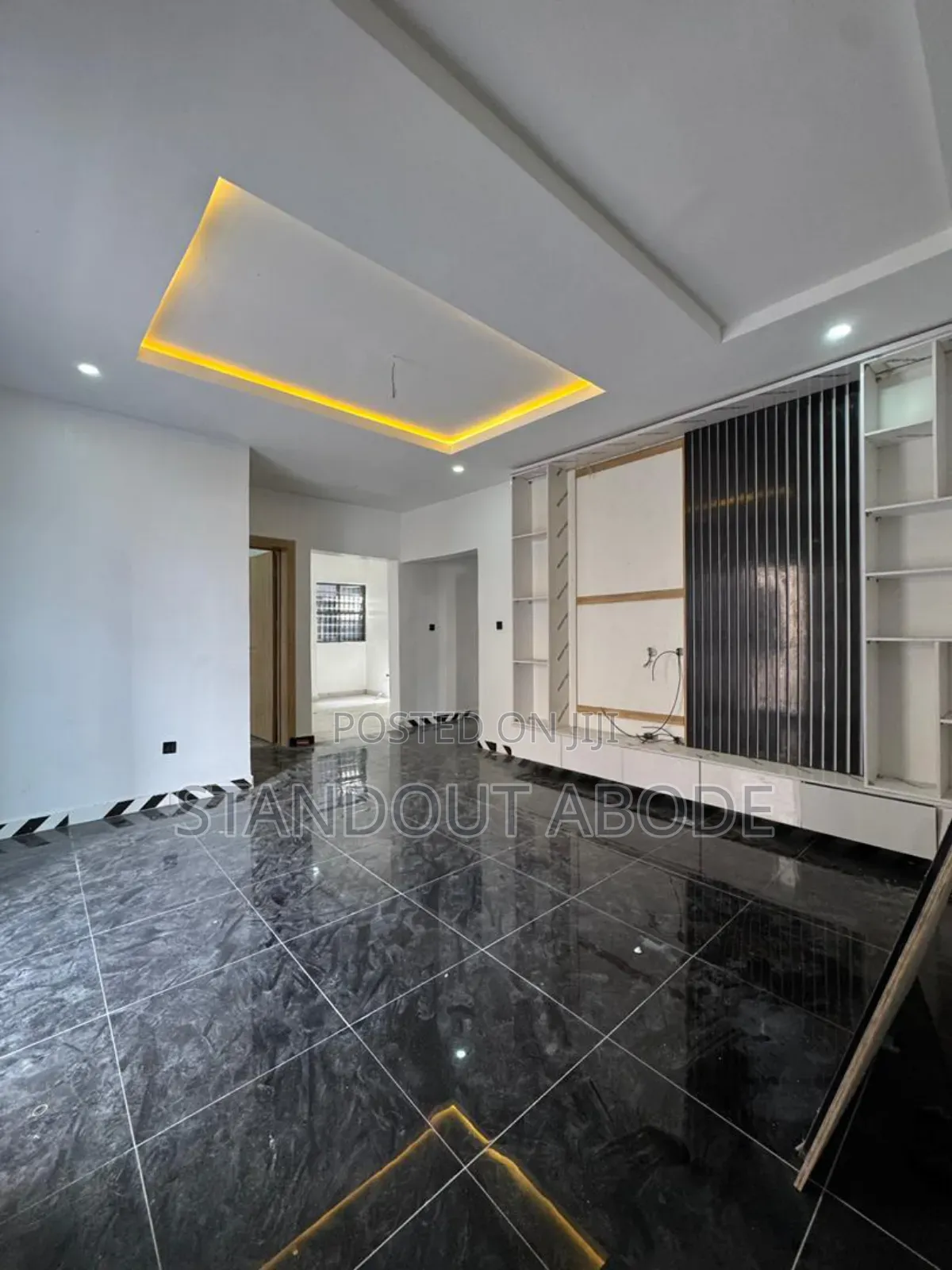 2bdrm Apartment in In An Estate, Igbo-efon for sale in Igbo-efon