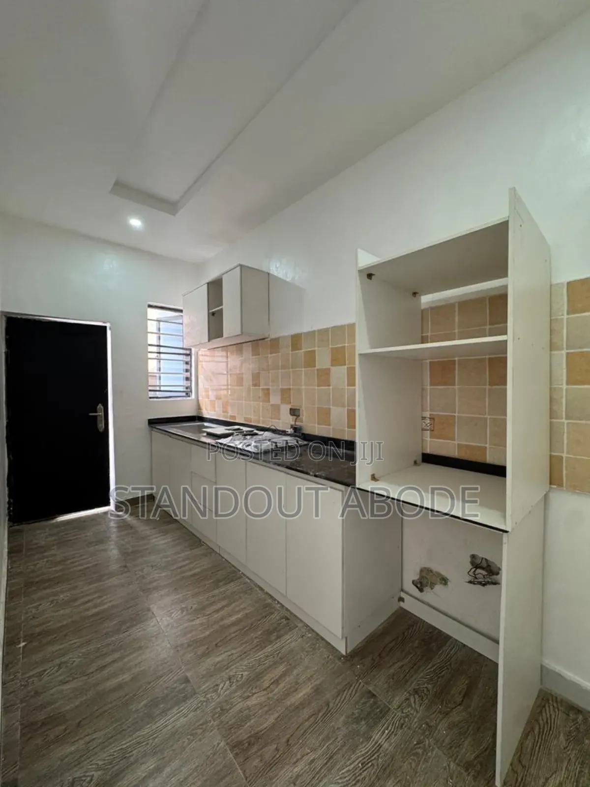 2bdrm Apartment in In An Estate, Igbo-efon for sale in Igbo-efon