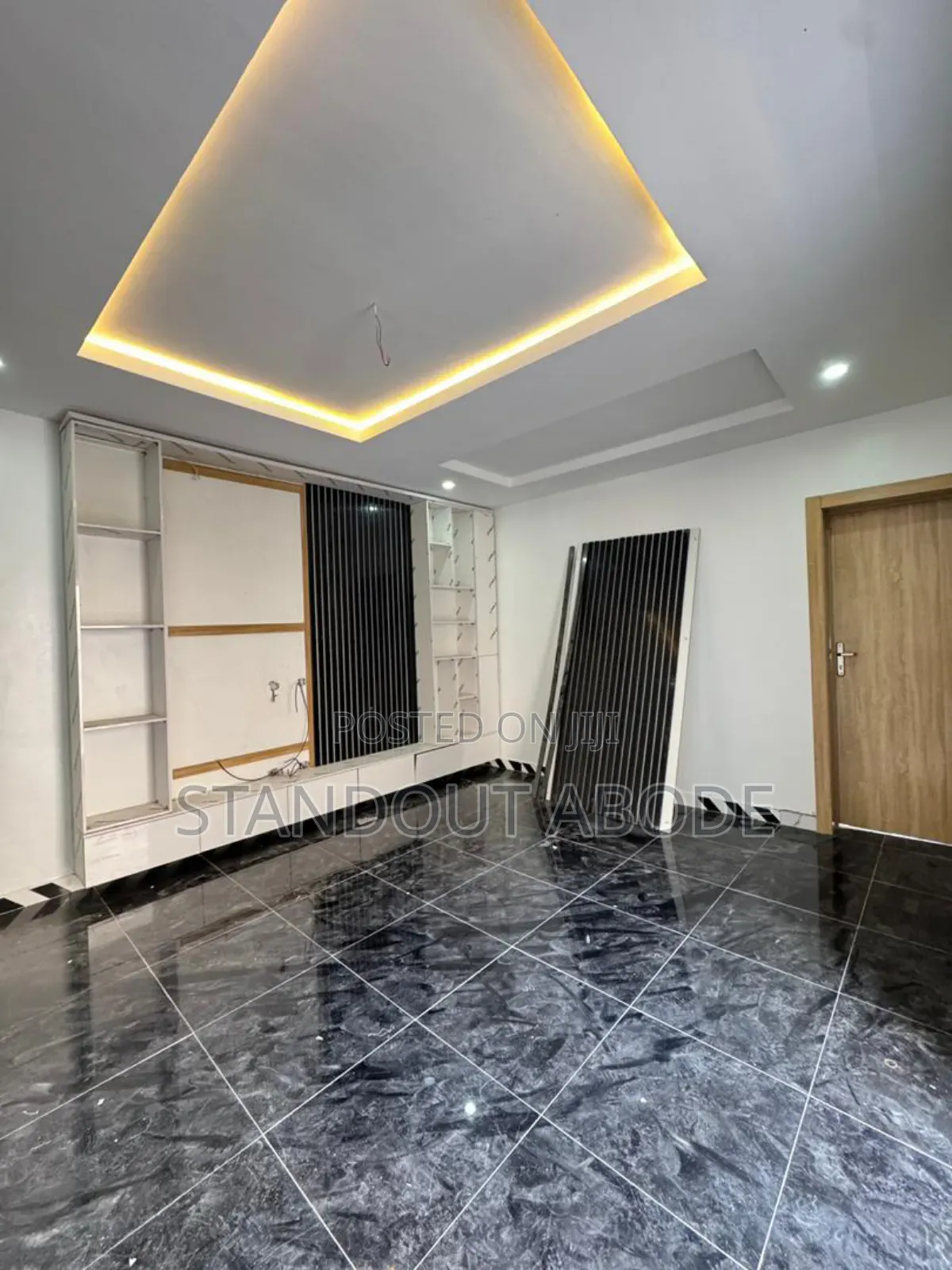 2bdrm Apartment in In An Estate, Igbo-efon for sale in Igbo-efon
