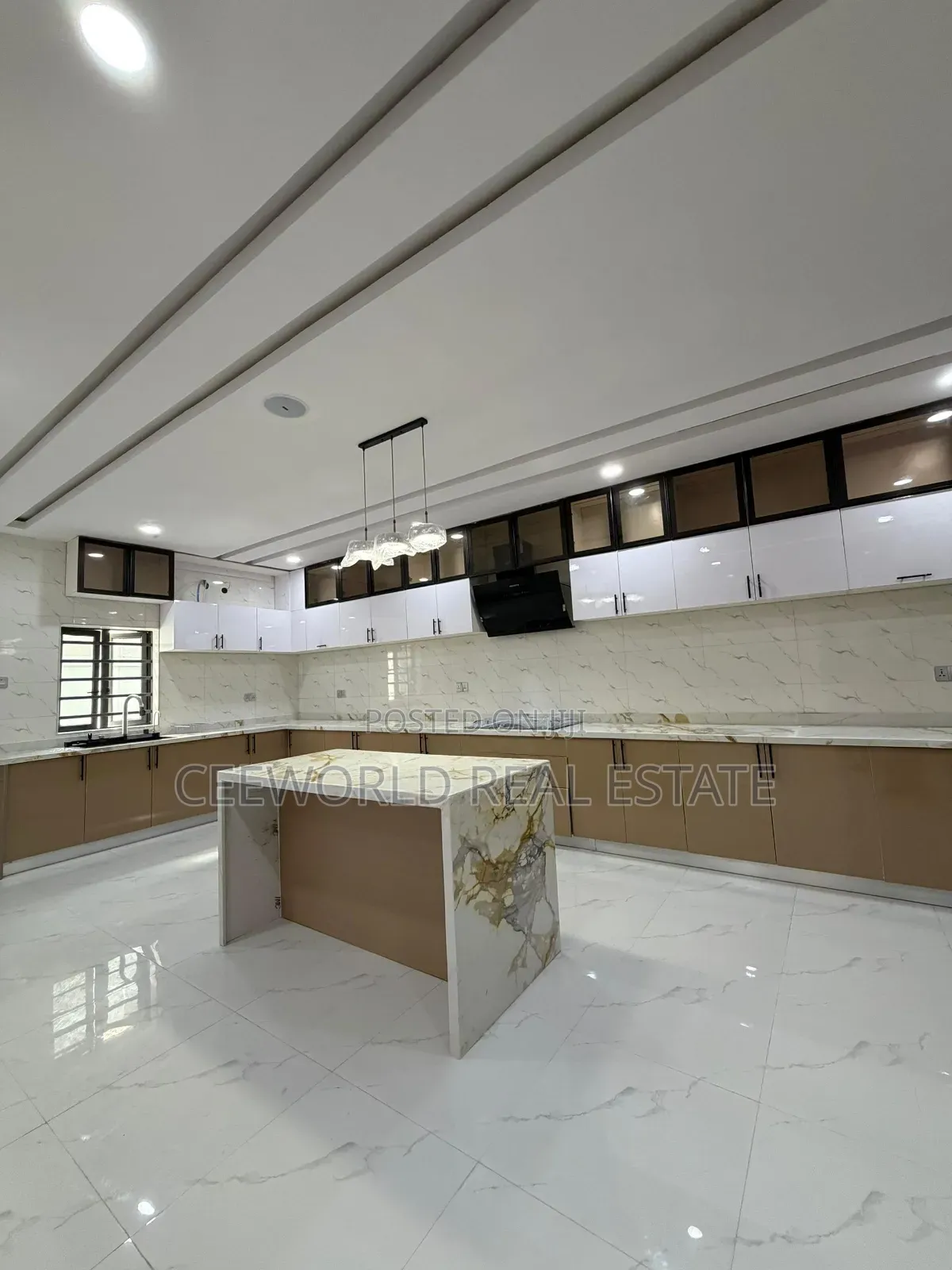 5bdrm Duplex in Yemoja Street for sale in Oluyole