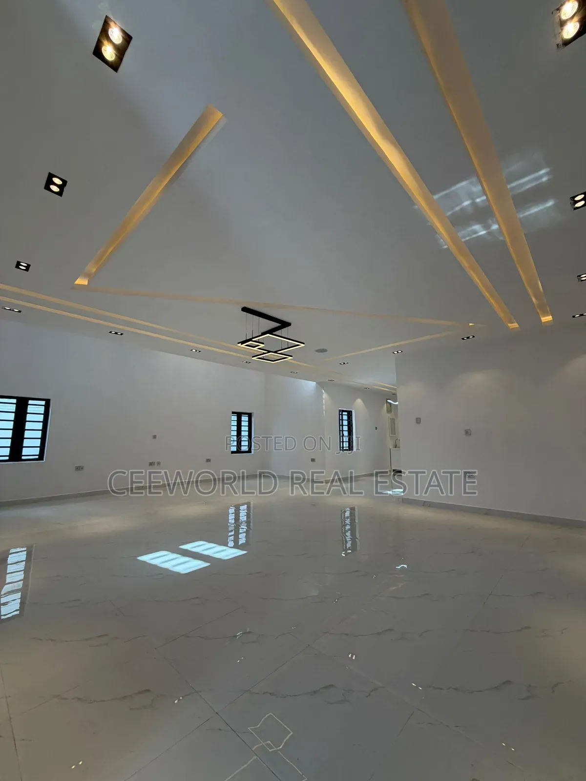 5bdrm Duplex in Yemoja Street for sale in Oluyole