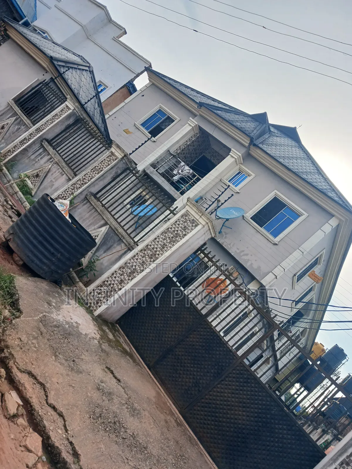 3bdrm Block of Flats in Irhirhi  Estate, Benin City for sale in Benin City