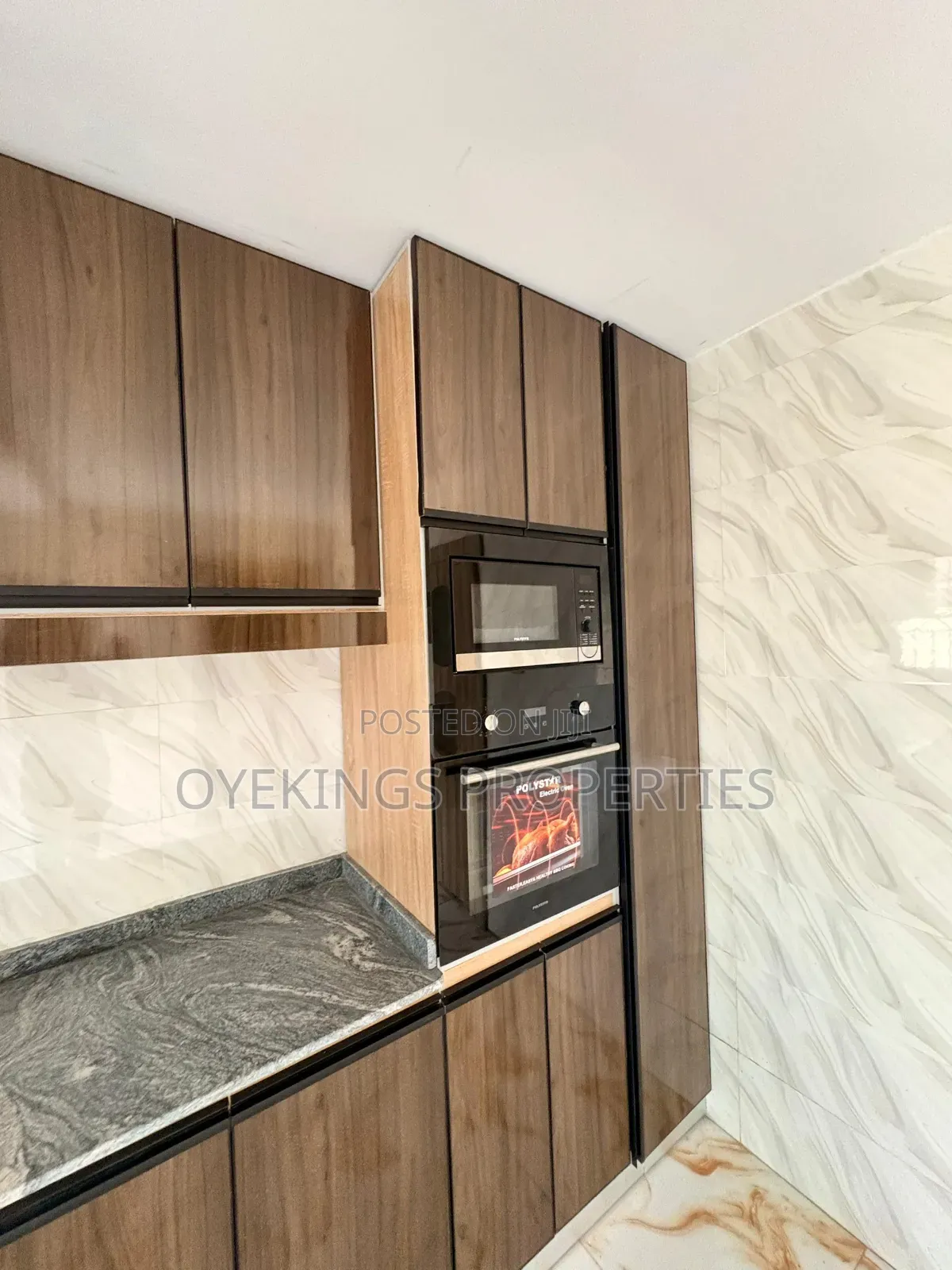 5bdrm Duplex in Oluyole for sale in Oluyole Estate