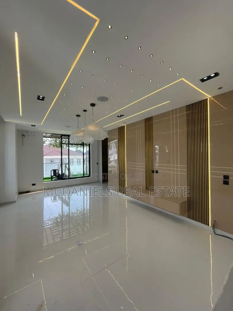 Furnished 5bdrm Duplex in VGC / Ajah for sale in VGC / Ajah